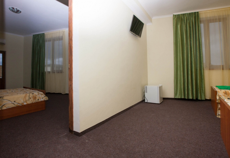 Цены на Edie Guest House в Судак