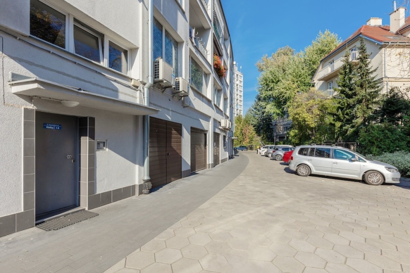 Apartment in the City Centre by Renters — отель с удобствами в Варшаве