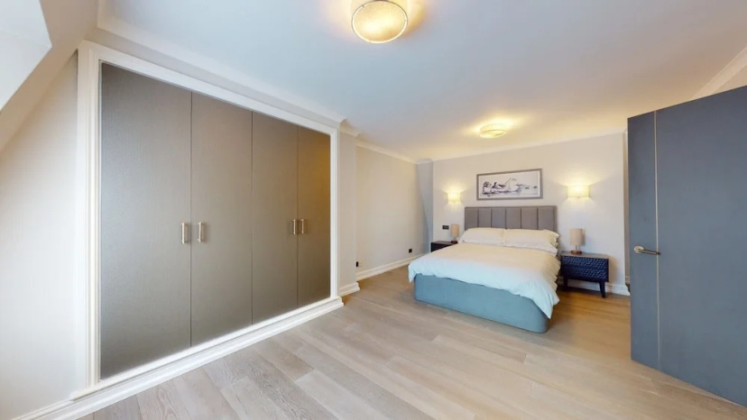 Amazing Newly Refurbished Mews House — забронировать отель в Лондоне