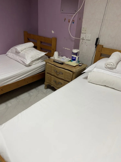 Famous Guesthouse — отель с удобствами в Гонконг
