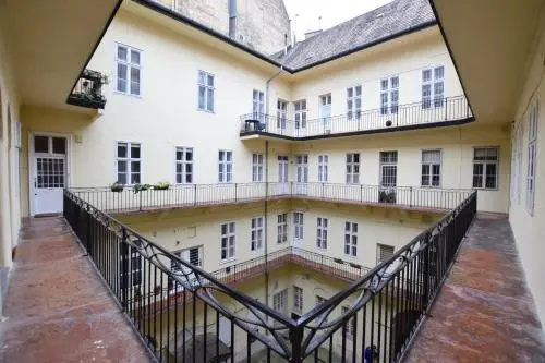 Creative Apartment - Chain Bridge — забронировать отель в Будапеште