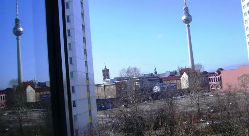 Цены на Violet am Alexanderplatz в Берлине