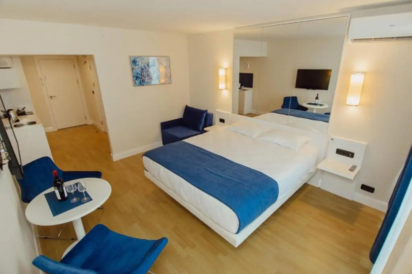 Nuage - 1st Line Sea View Apartments — отель с удобным расположением в Батуми