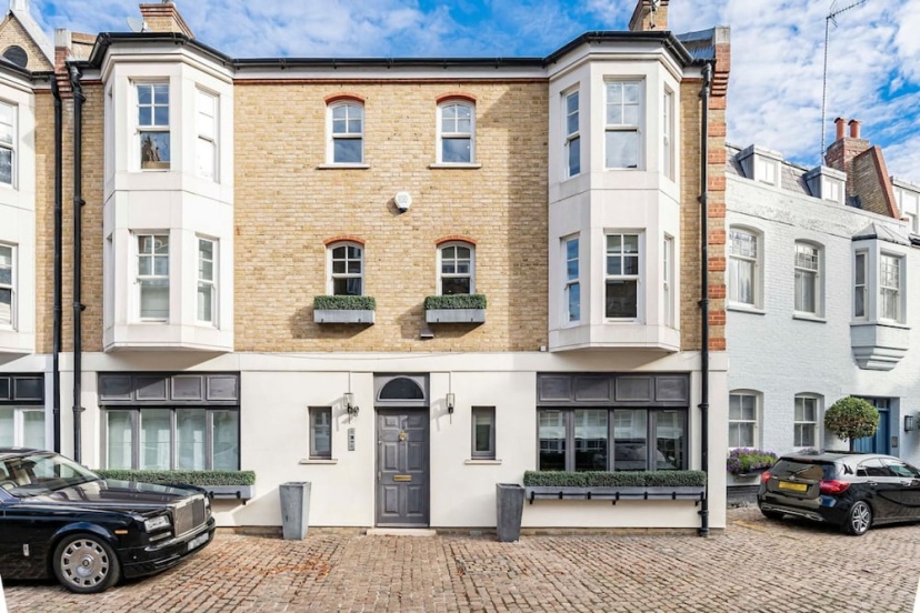 4-bed House Next To Harrods Pont Street Mews 2 — отель в Лондоне, Соединенное Королевство