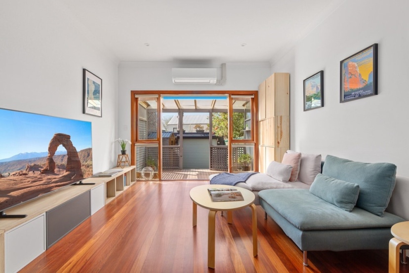 Stylish 2-bed Cottage in Trendy Erskineville — отель с удобствами в Сиднее