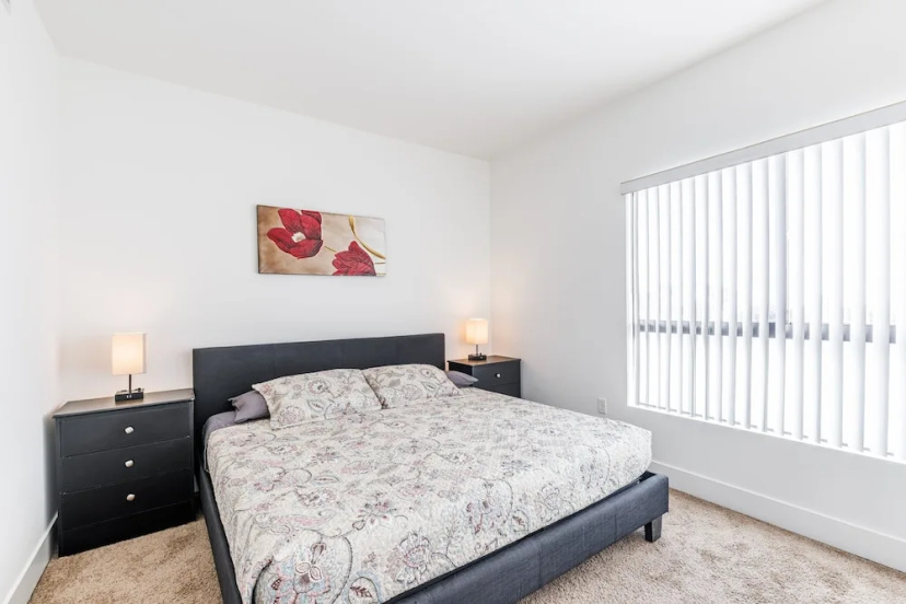 Brand new 2 Bedroom Apartment on Hawthorn Ave Hollywood 2 Apts by RedAwning — отель в Лос-Анджелесе, Соединенные Штаты Америки