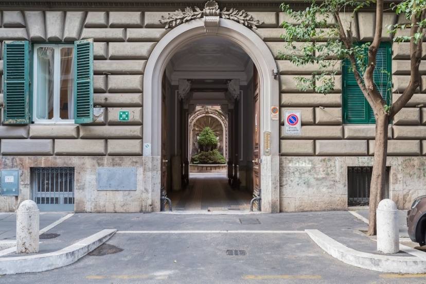Beautiful apartment near the Vatican with Netflix — отель с удобным расположением в Риме