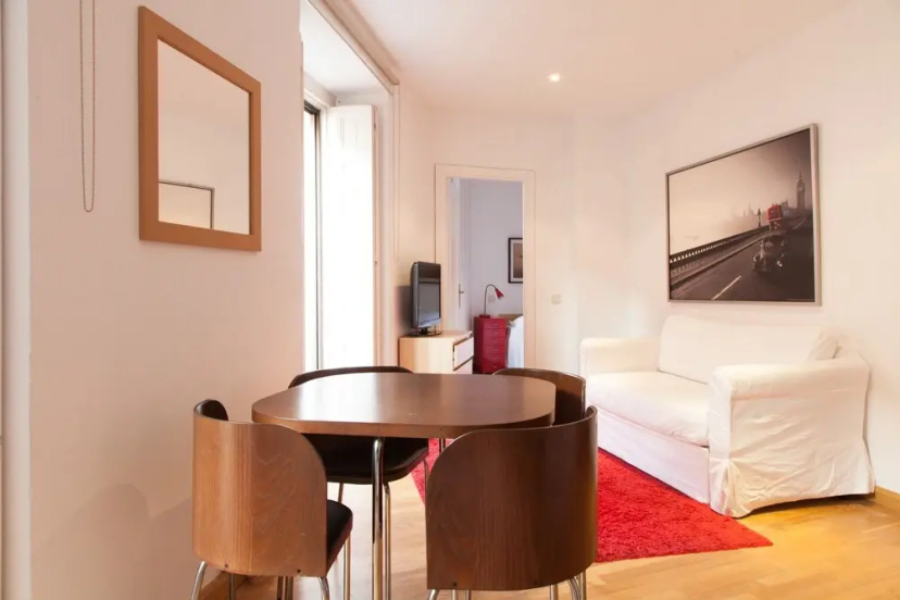 Apartment La Latina — отель с удобствами в Мадриде