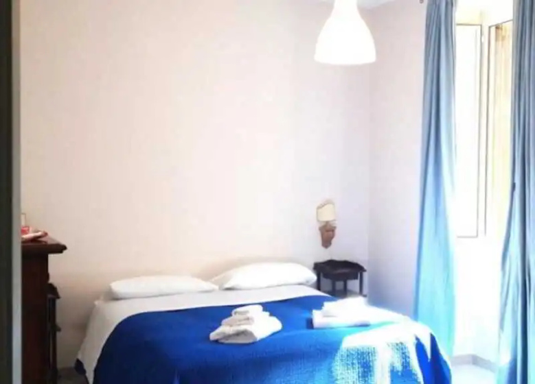 Gennyrooms Piazza di Spagna Guest House — отель с удобствами в Риме