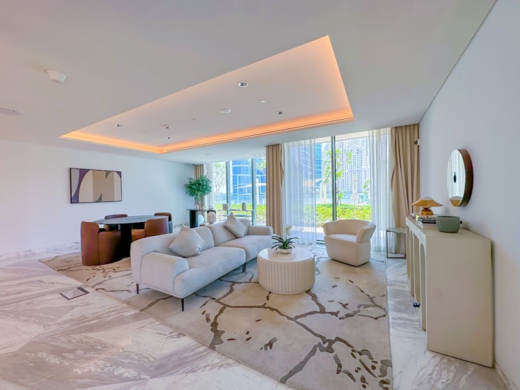 Цены на Luxury StayCation - Spacious Modern Apt Overlooking The Arabian Sea в Дубае