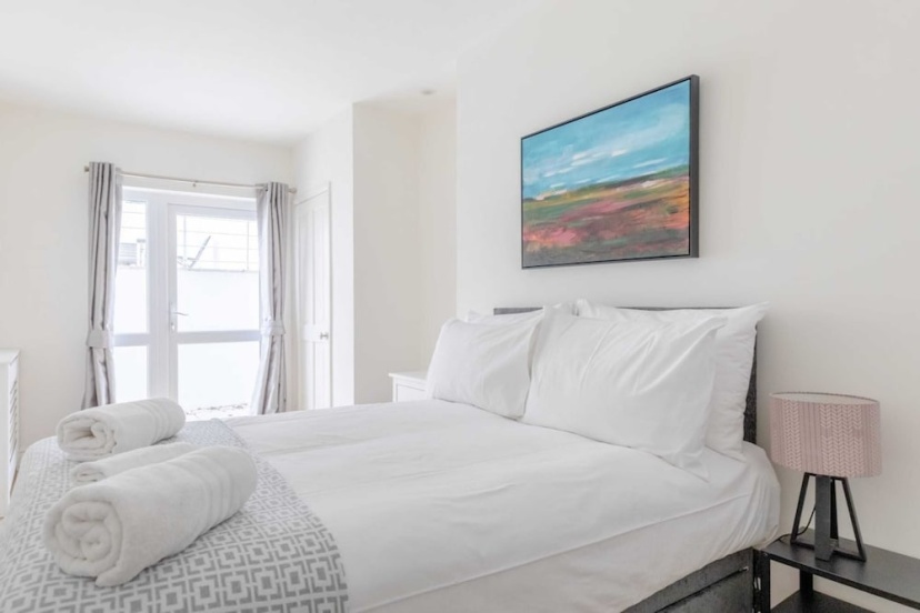 Beautifully Presented 2BD Flat W/patio- Kensington — отель с удобствами в Лондоне