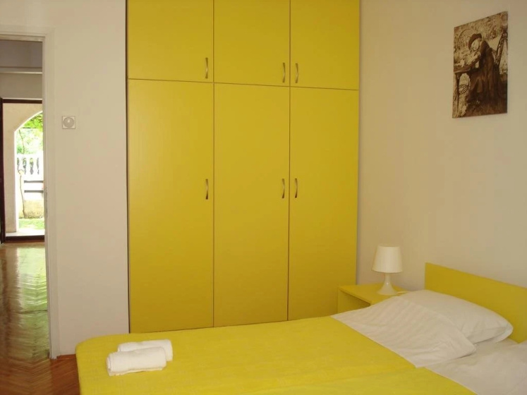 Kiwi Apartments — забронировать отель в Будва