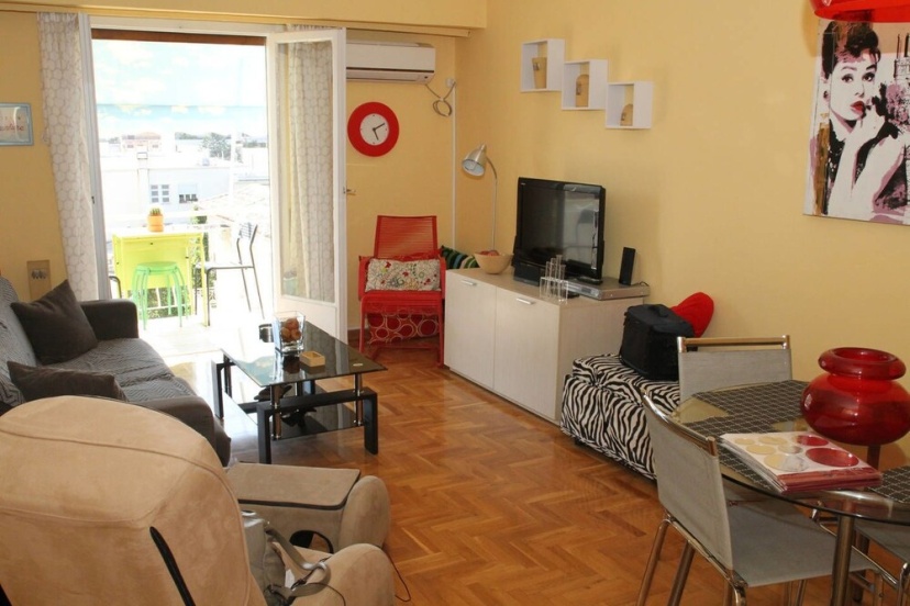 Colorful apartment in Athens! — комфортный отель в Афины
