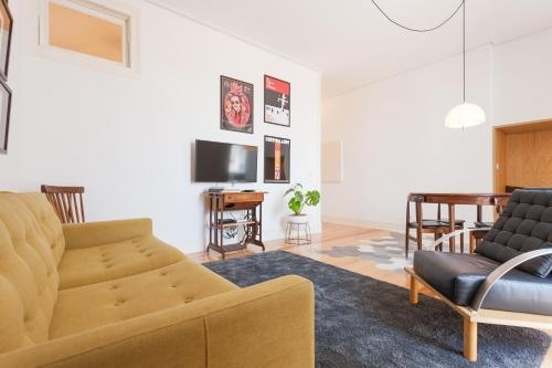 Feels Like Home Bica Modern Flat with View — отель с удобным расположением в Лиссабоне