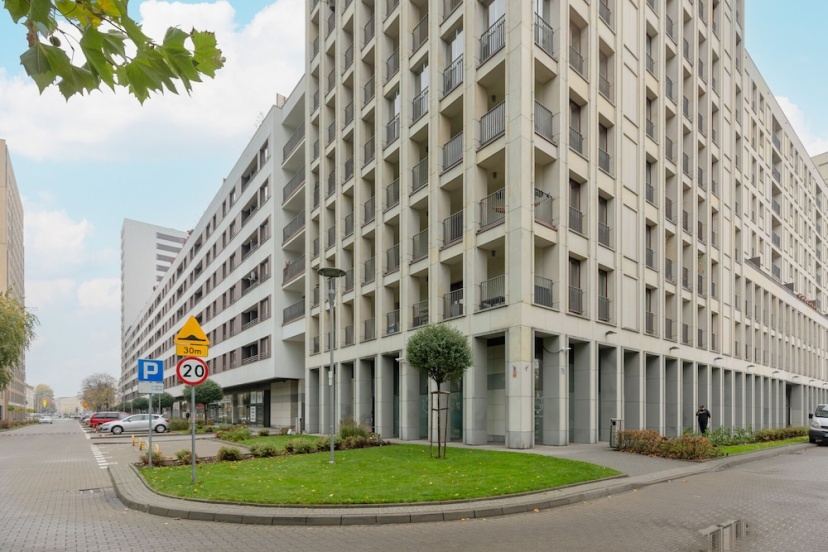 Warsaw Apartment With Parking by Renters — отель с удобствами в Варшаве