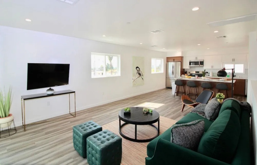 Los Angeles Villas 3BR 3BT Parking — забронировать отель в Лос-Анджелесе