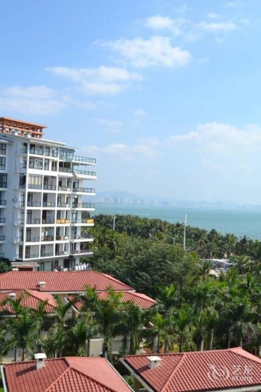 Lezai Lvtu Seaview Holiday Apartment — отель с удобным расположением в Санье