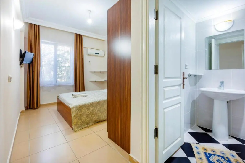 WEEKLY rent of 2+1 apartment 250 m from the sea and in center of all need/Alanyas — отель в Аланье, Турция