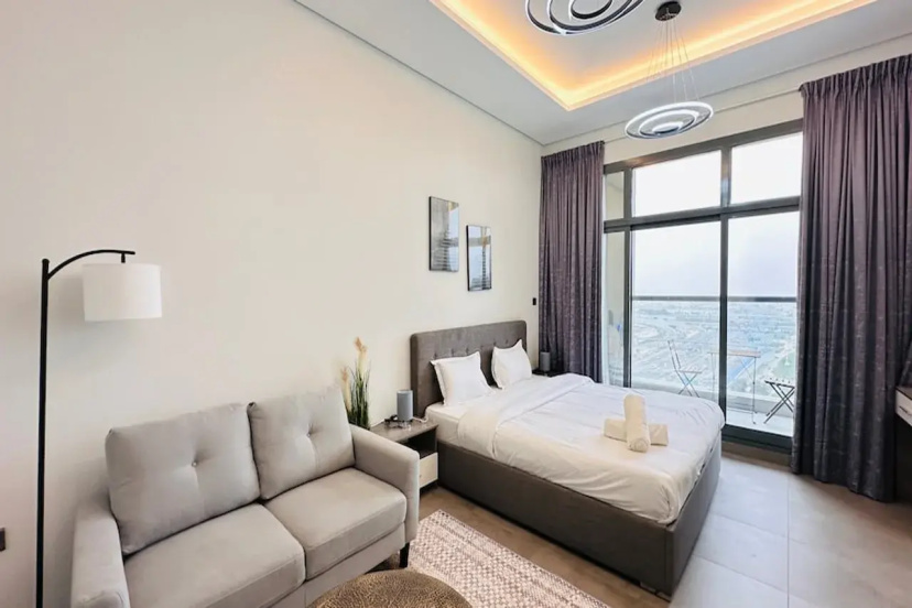 Luxurious Studio Apartment Burj View with Balcony Free Parking by Belvilla — отель с удобным расположением в Дубае