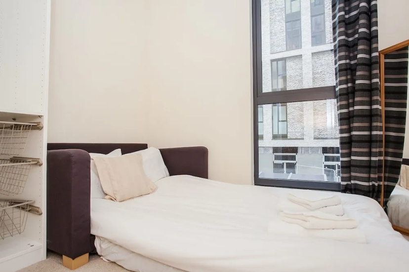 Modern 2 Bed Apartment Close to Canary Wharf — забронировать отель в Лондоне
