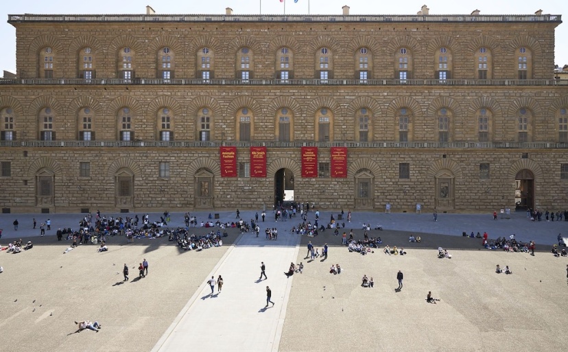 Palace with balcony View to Pitti Palace and the Duomo — отель с удобным расположением в Флоренции