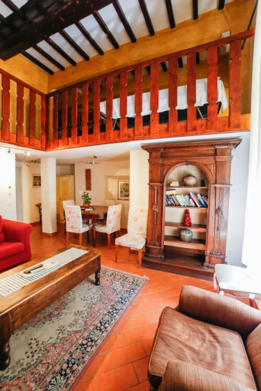 Traditional apt Close to The Duomo - private yard! — отель с удобным расположением в Флоренции