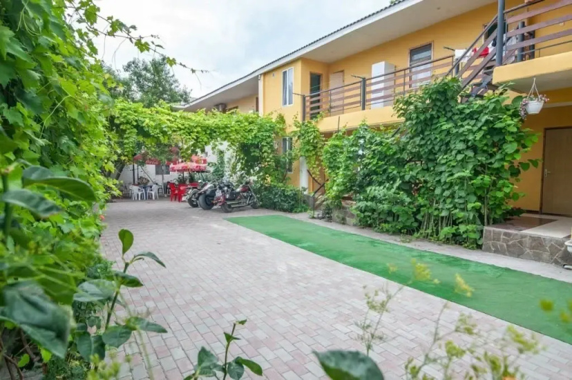 Цены на Cha-Cha Guest House в Феодосия