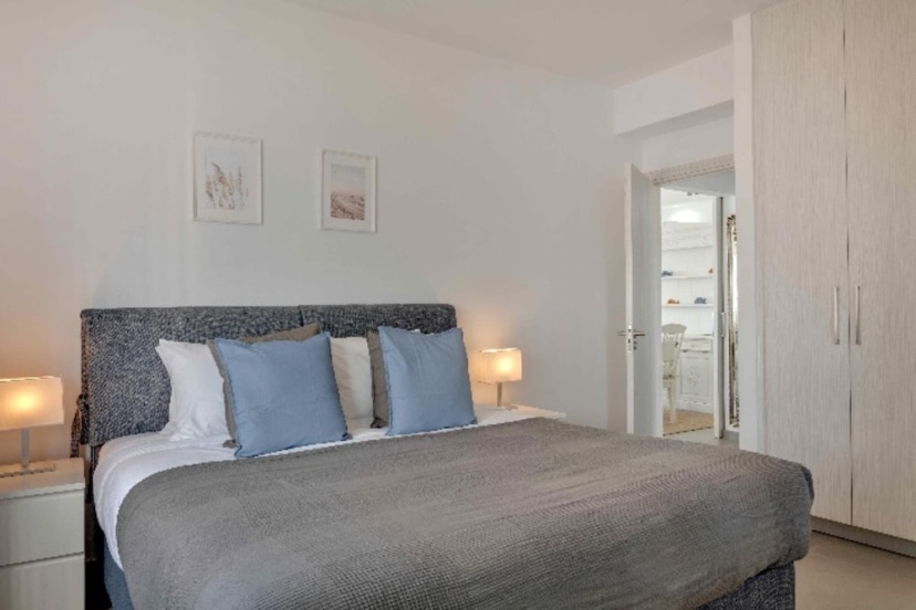 Phaedrus Living Beach Front Flat Kyma — отель с удобствами в Лимассол