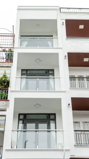 Le Places The Center House District 1 — отель с удобствами в Хошимине
