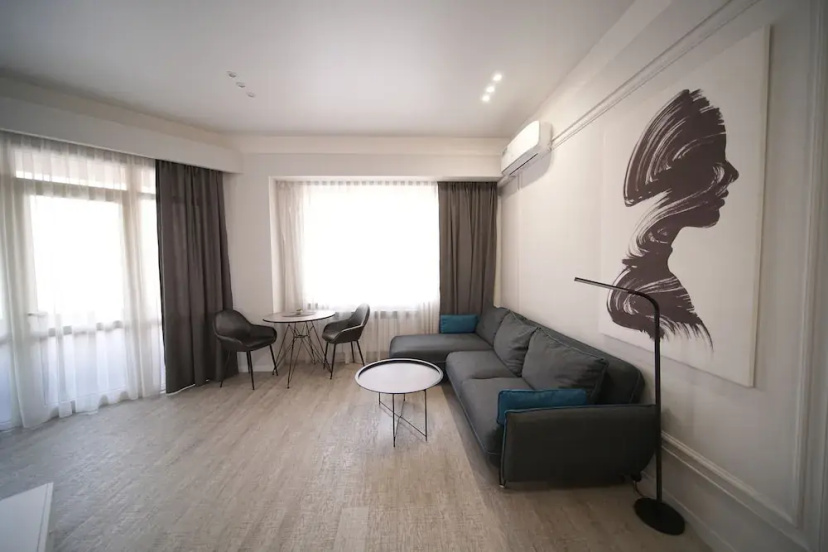 Sweet Home - Superior Apartment With Balcony — отель с удобным расположением в Ереван
