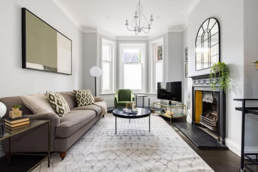 The Streatham Hill Wonder - Spacious 4bdr House With Garden and Terrace — отель с удобным расположением в Лондоне