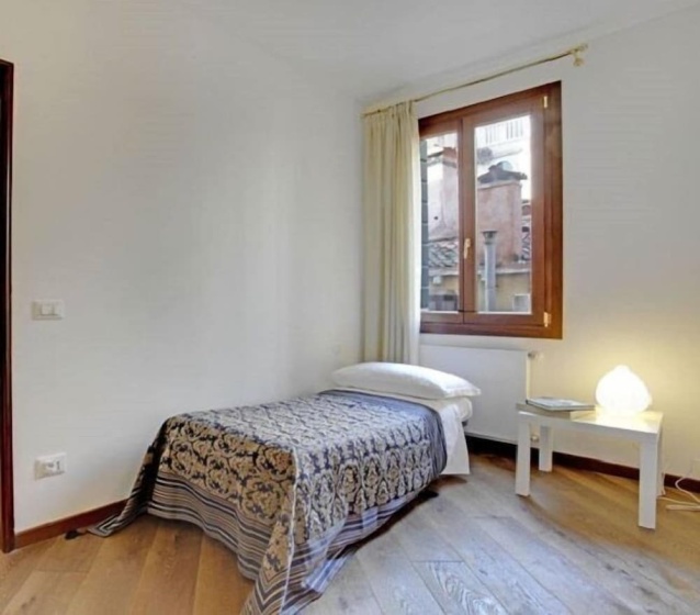 Цены на Grimaldi Apartments  - Scala Reale в Венеции