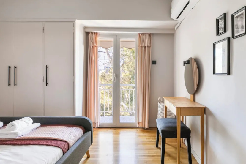 Цены на Zeus 2-Bedroom Apt with Acropolis View в Афины