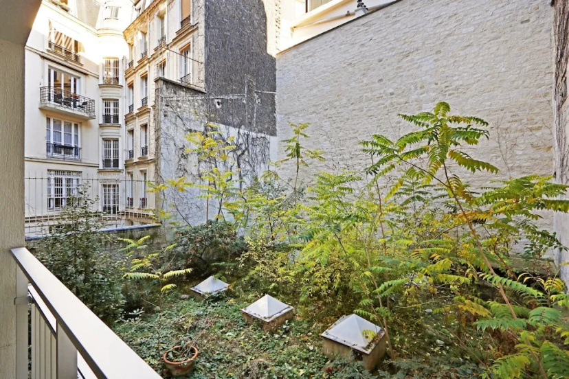 Modern Brunel Classic 1 Bed Apt With Balcony in Paris — комфортный отель в Париже