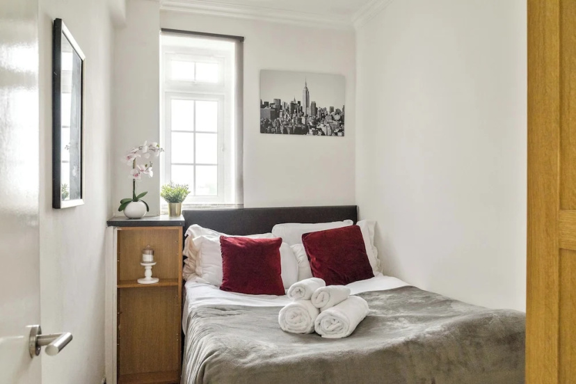 Picktheplace Sussex Gardens Apartments III — отель с удобствами в Лондоне