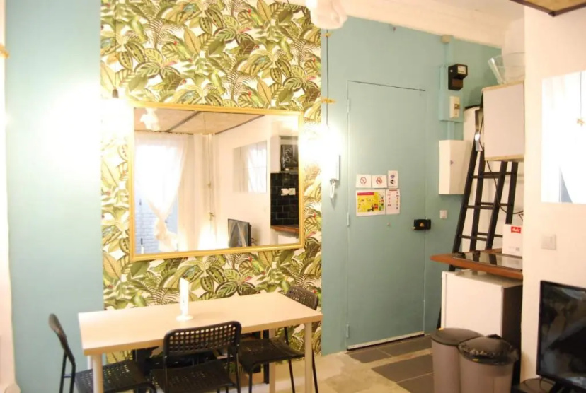 Arty 20m² district of BATIGNOLLES — забронировать отель в Париже
