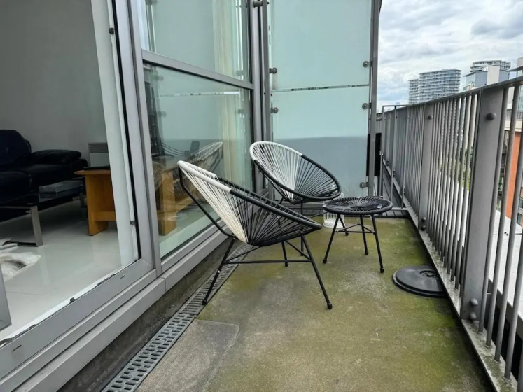Royal Docks Luxury 3 Bedroom Apartment — комфортный отель в Лондоне