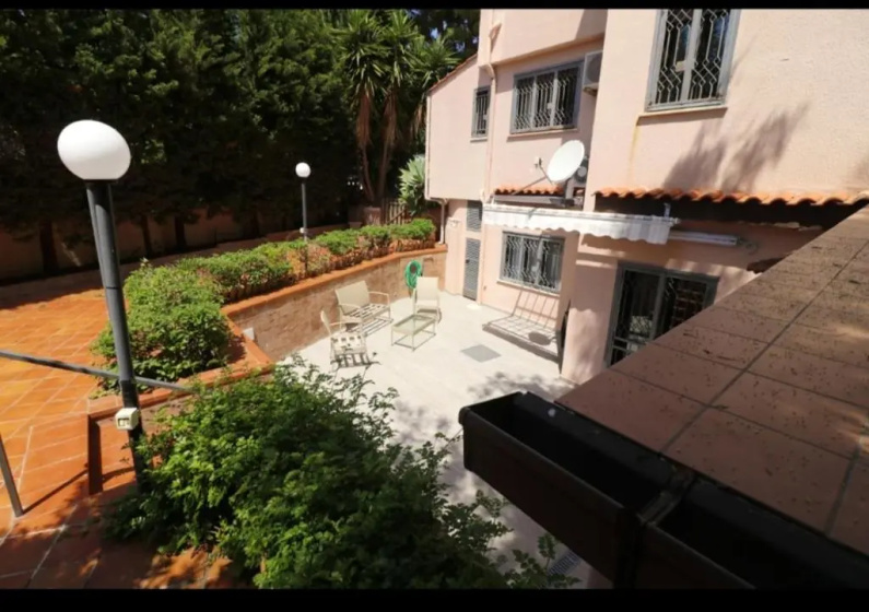2 bedrooms appartement with enclosed garden and wifi at Palermo 1 km away from the beach — отель с удобным расположением в Палермо