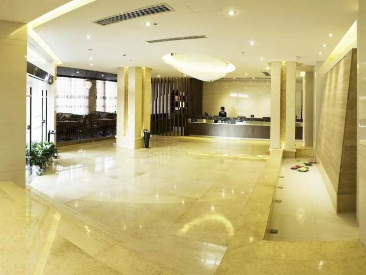 Hangzhou 169 Hotel — отель с удобным расположением в Ханчжоу
