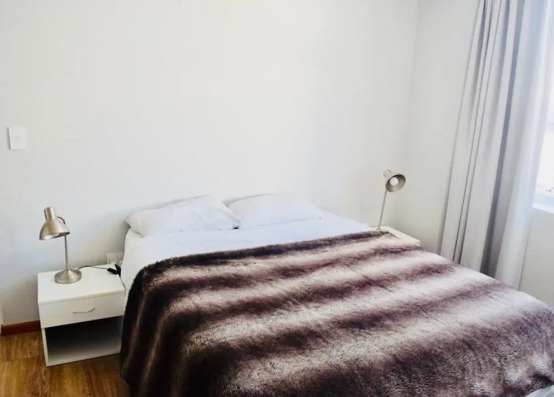 2 Bedroom Apartment With Table Mountain Views — отель с удобным расположением в Кейптауне