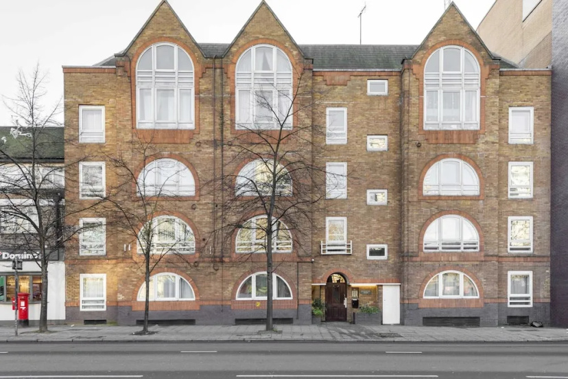 Beautiful One Bed Apartment In East London — забронировать отель в Лондоне