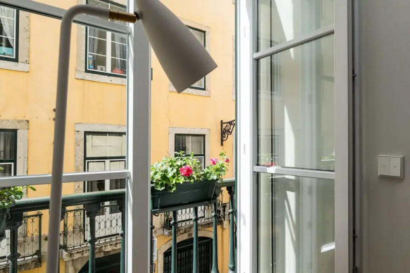 LX4U Apartments  Baixa Douradores — отель с удобствами в Лиссабоне