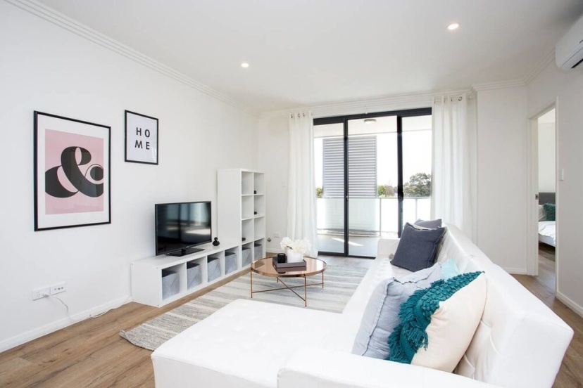 Designer Executive Apartment + Parking near Train — отзывы гостей и цены