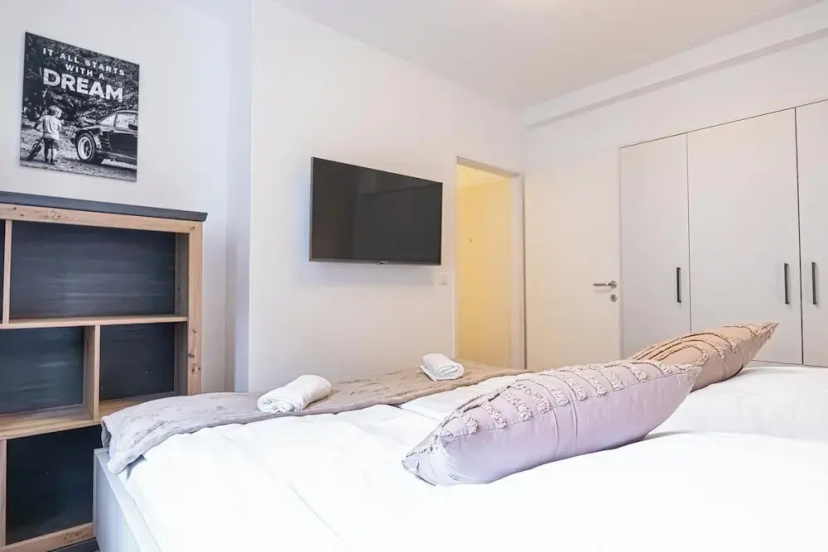 Modern 1BR 1LR Apt Donaustadt Area — отель с удобным расположением в вене