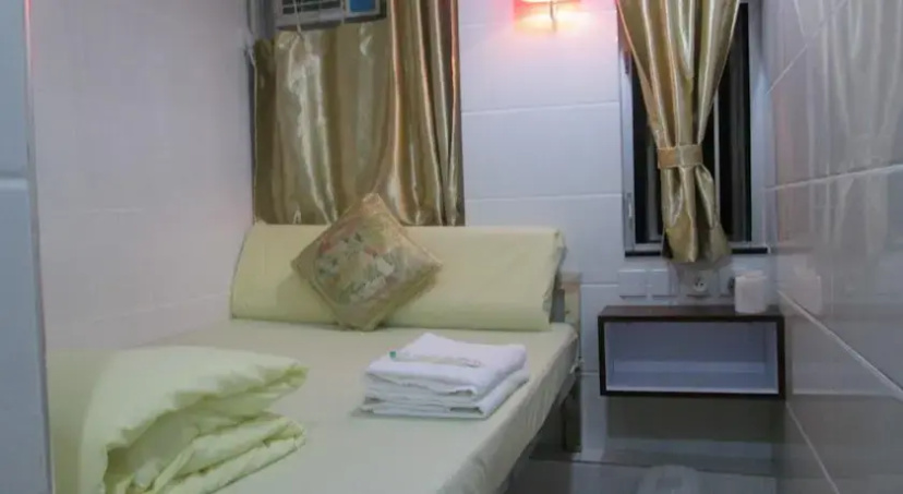 Angel Guest House (13/F & 14/F) 1 — отель в Гонконг, Китай