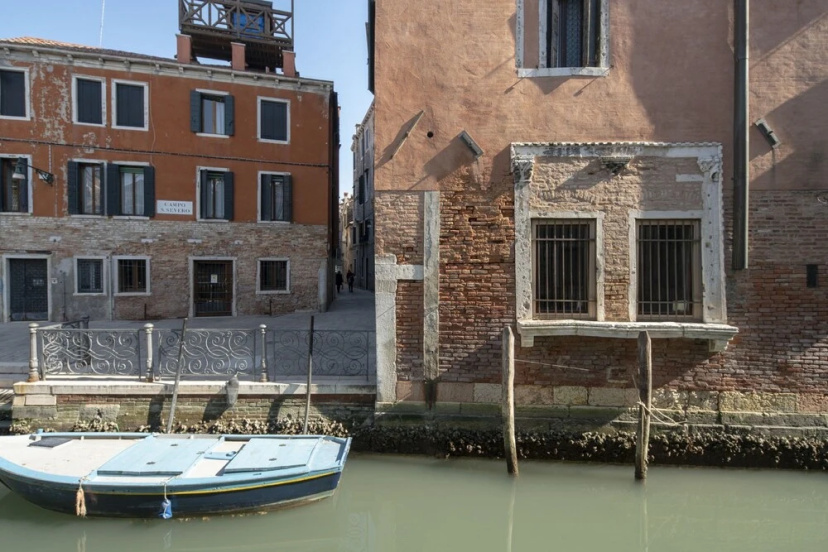Apartments in San Marco with Canal View — комфортный отель в Венеции