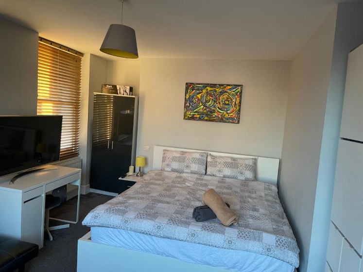 Camden Large 2 Bedroom Flat — забронировать отель в Лондоне