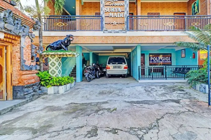 OYO 92175 Surya Madu Guest House Near Pantai Kelan — отель с удобным расположением в Кута