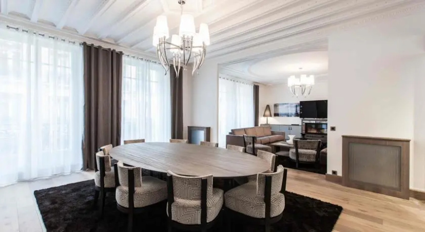 Цены на Champs Elysees Avenue Montaigne Elegance в Париже