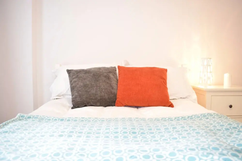 Цены на Spacious Apartment in Fantastic Location в Лондоне
